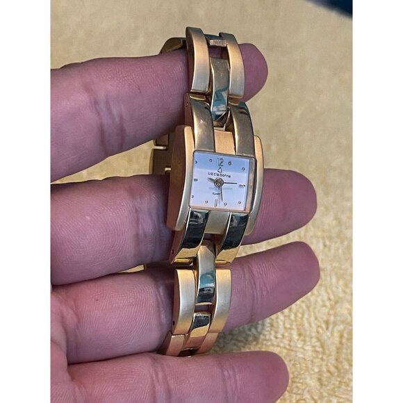 WOMEN'S LIZ CLAIBORNE ANALOG FASHION WATCH GOLD TONE BAND (needs Battery) - Picture 2 of 7